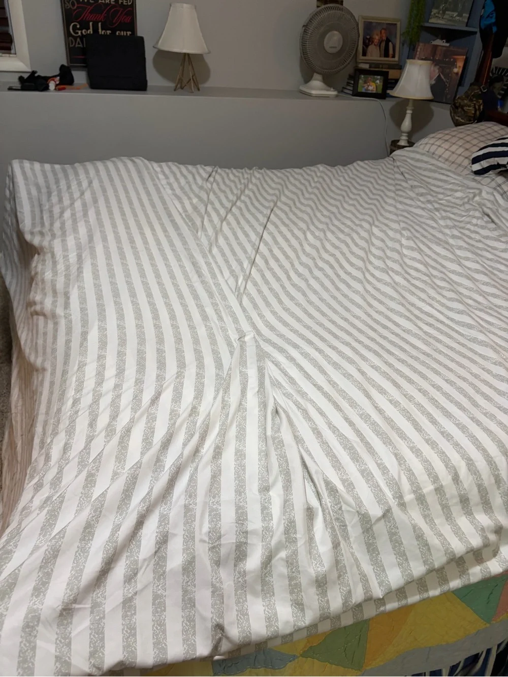 King - Duvet with zipper and corner ties.  Soft fabric